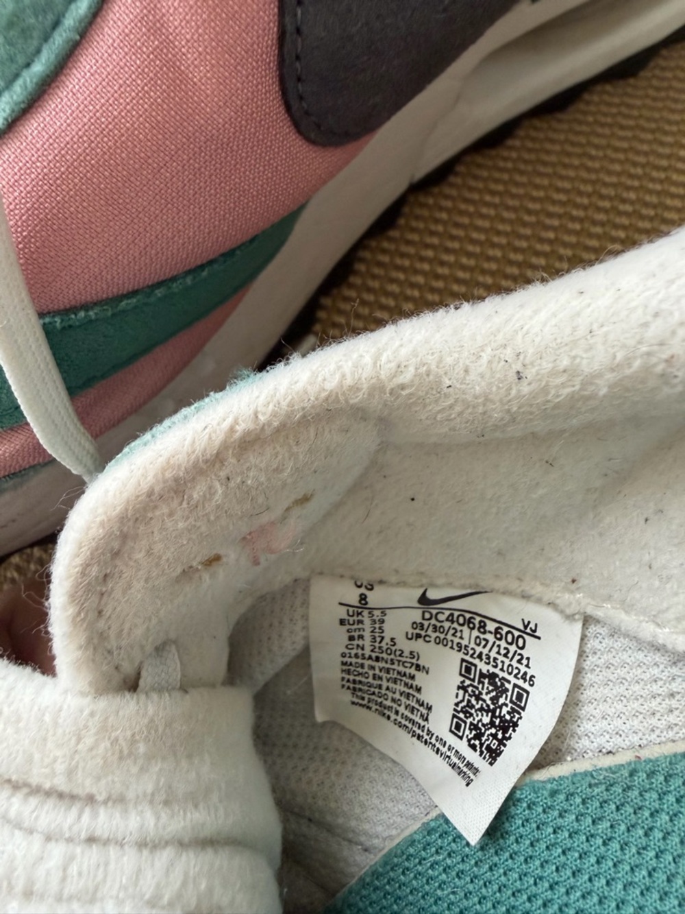 Nike Air Max Dawn  - US 8 - Picture 7 of 8